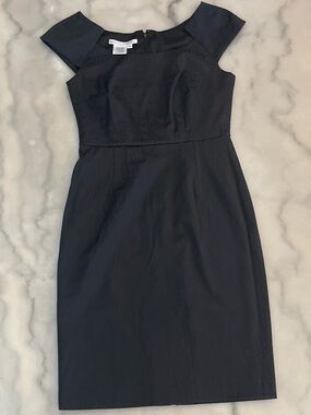 Maggy London Black Cap-Sleeve Midi Sheath Dress